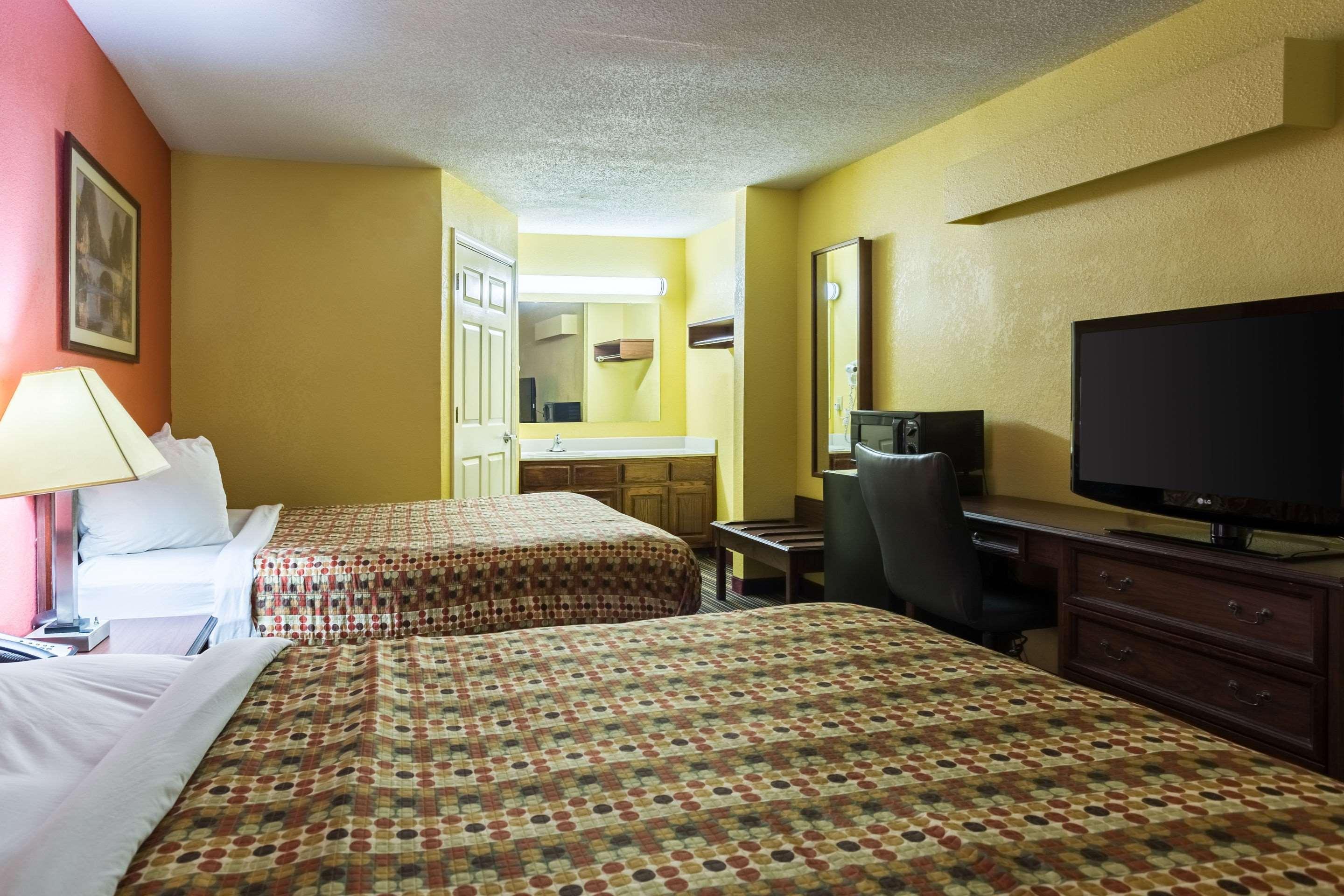 Econo Lodge Tupelo Exterior photo